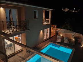 Modern house Luna with pool